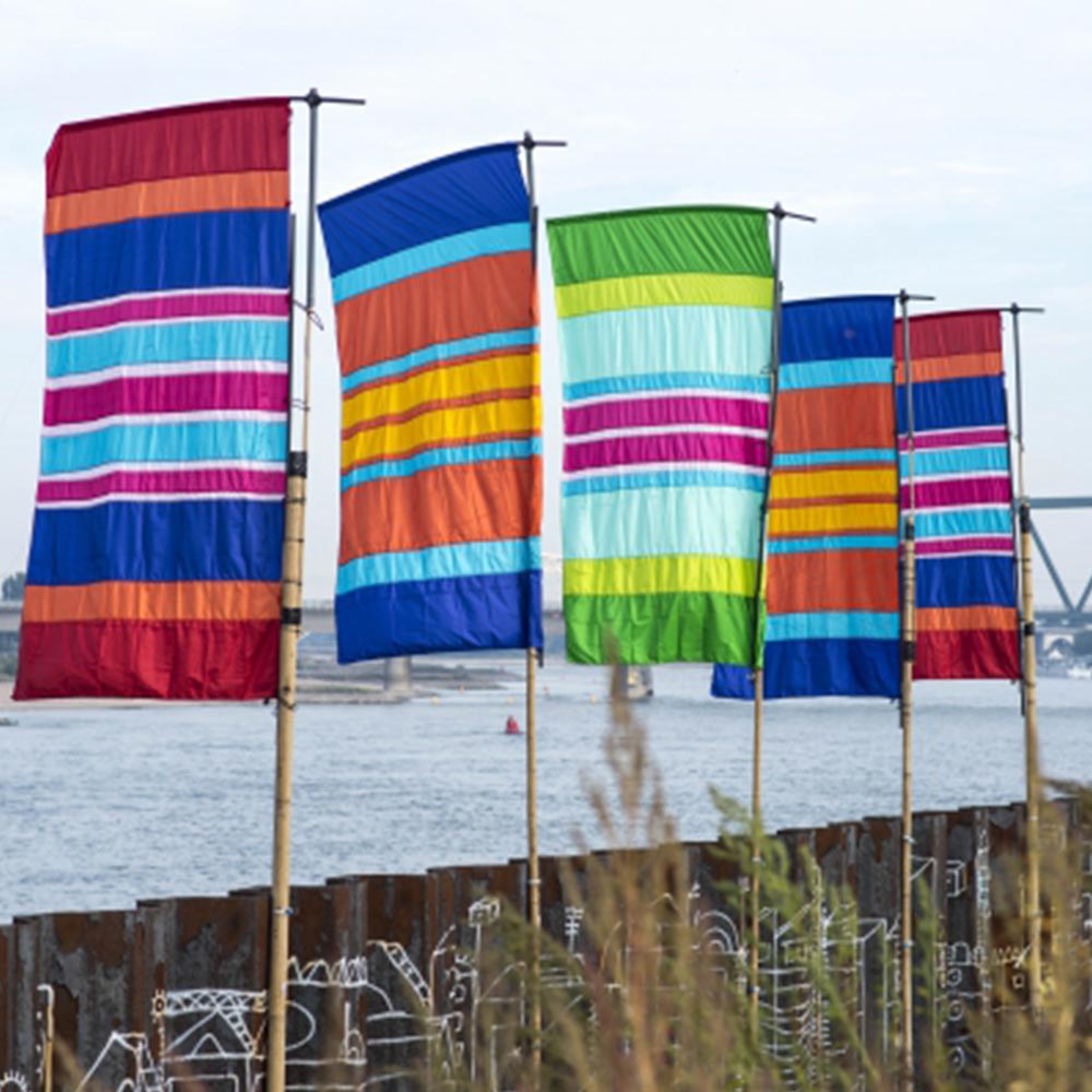Hippie_flag_Blue_seven_03W.jpg